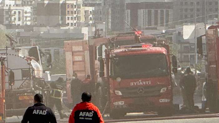 Diyarbakır’da kozmetik deposunda yangın! Ekipler alevleri söndürdü, 3 yavru kedi kurtarıldı
