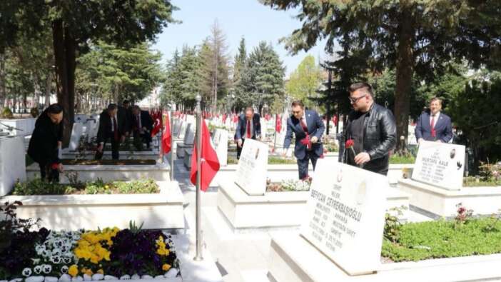 Kamu Birliği Konfederasyonu’ndan Cebeci Askeri Mezarlığı’nda anlamlı anma