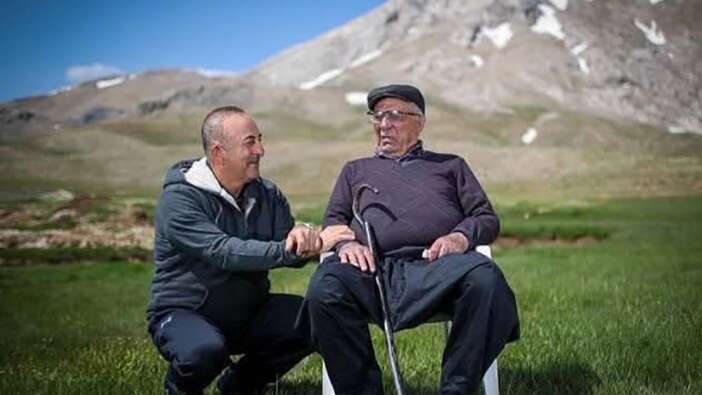 Eski Dışişleri Bakanı Çavuşoğlu'nun babası vefat etti; Siyasiler başsağlığı mesajı yayımladı