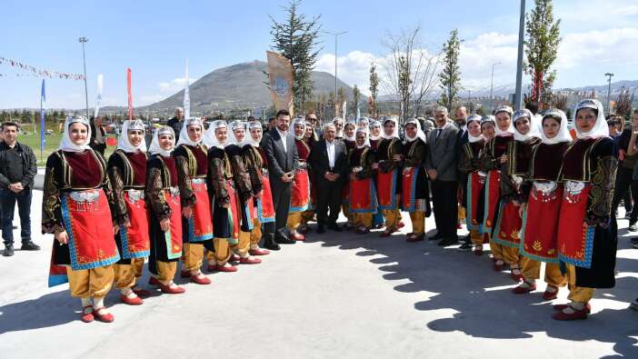 Kayseri’de Çocuk Kitap Fuarı ve Şenliği başladı: 10 Gün boyunca eğitim ve eğlence bir arada
