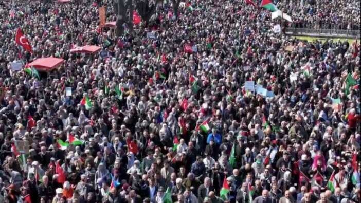 Üsküdar'da 'Gazze Ölüyor, Ayağa Kalk' mitingi: Binlerce kişi Filistin için yürüyor...