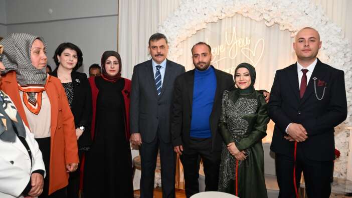Erzurum’da duygusal nişan! Vali Çiftçi, yetim Buse’nin yanında oldu
