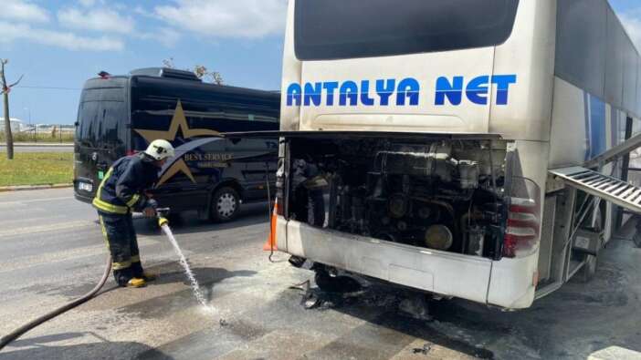 Antalya’da yolcu otobüsünde yangın: Yedek sürücünün dikkati faciayı önledi!