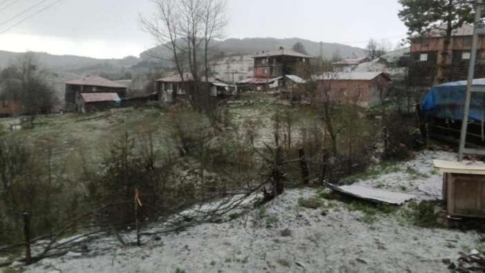 Kastamonu İhsangazi’de ceviz büyüklüğünde dolu yağışı: Bozarmut köyü beyaza büründü