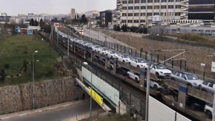 Marmaray’da gece mesaisi! Boğazın altından araçlar taşınıyor