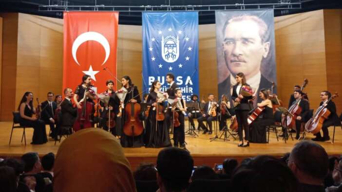 Bursa Oda Orkestrası 23 Nisan öncesi çocuklar için çaldı