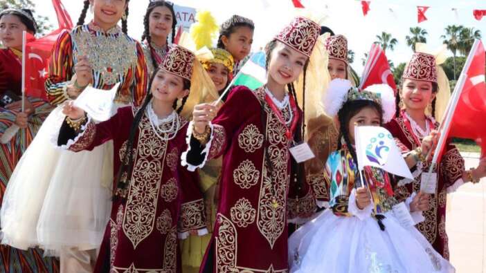 Antalya’da dünya çocuklarının renkli şöleni: 26. Uluslararası Çocuk Festivali coşkuyla başladı