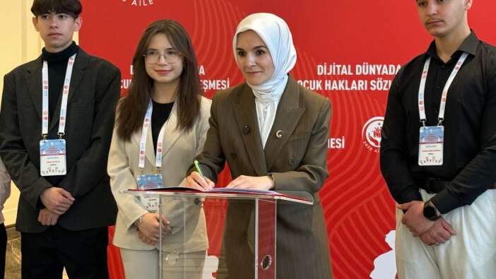 Bakan Göktaş’tan tarihi imza! Dijital dünyada çocuk hakları sözleşmesi hayata geçti