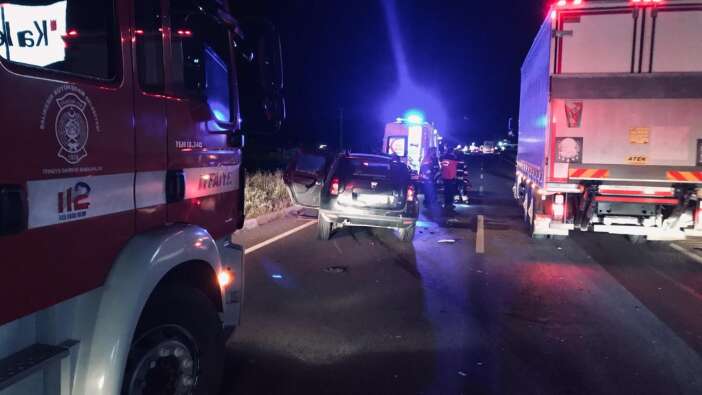 Ayvalık’ta feci kaza! Traktöre çarpan otomobil 1 can aldı, 2 yaralı