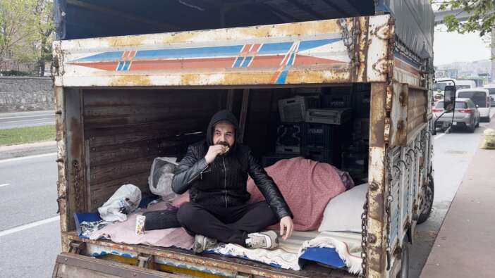 İstanbul’da deprem sonrası gece! Çadırlarda ve kamyonda sabahladılar