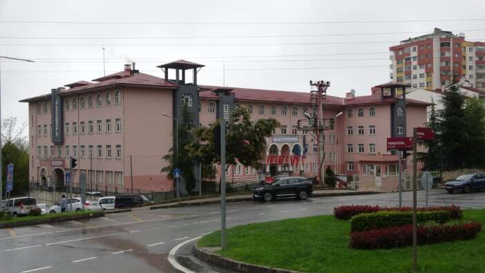 Trabzon’da skandal olay! Veli, okulda öğretmeni darp etti