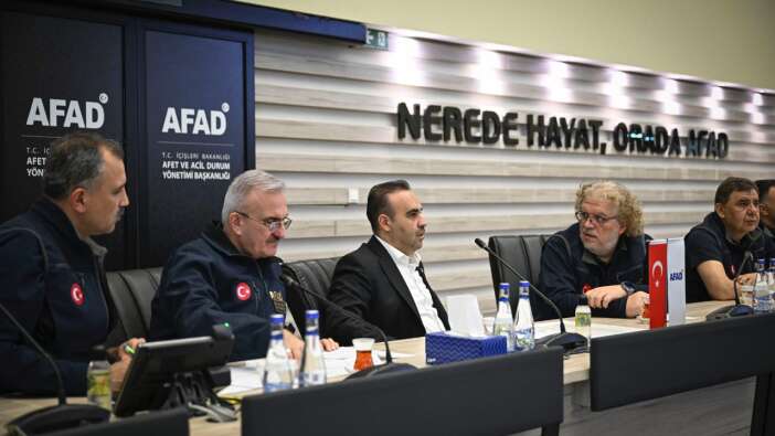 Bakan Kacır’dan AFAD ziyareti! Depremle ilgili gelişmeler yakından izleniyor