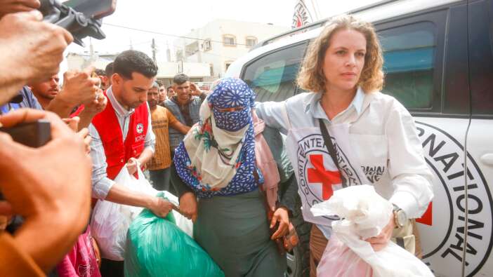 İsrail, Gazze Şeridi'nden alıkoyduğu 2'si kadın 12 Filistinliyi serbest bıraktı, 14 yeni gözaltı var
