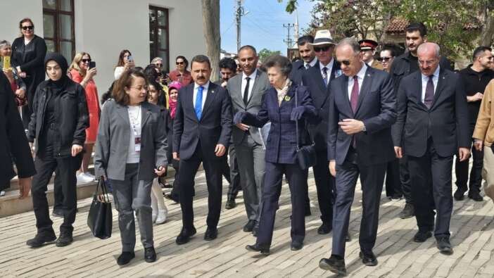 Kraliyet Prensesi Anne, Çanakkale’de Seddülbahir Kalesi’ni ziyaret etti