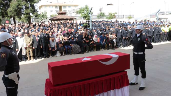 Cizre’de şehit olan polis memuru Zeki Bacak memleketinde son yolculuğuna uğurlandı