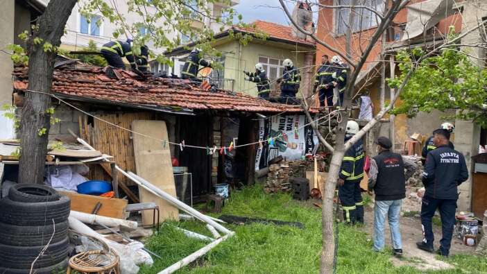 Isparta’da kıvılcım paniği! Kaynak makinesi odunluğu alevlere teslim etti