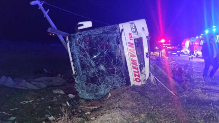 Van’da feci kaza: Yolcu otobüsü devrildi, 28 yaralı! Ortalık savaş alanına döndü...