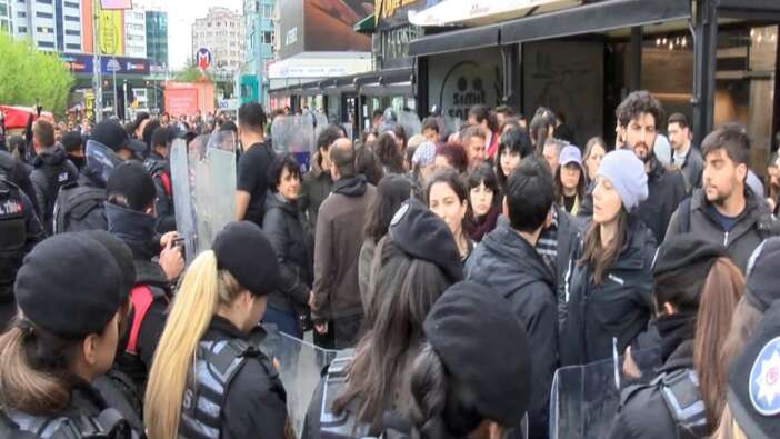 İstanbul'da 1 Mayıs gerginliği! Yasağa rağmen Taksim'e yürümek isteyenlere polis müdahale etti