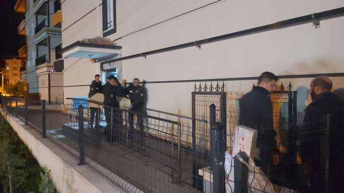 Ankara'da komşusunu tabancayla öldürüp, aynı silahla intihar etti