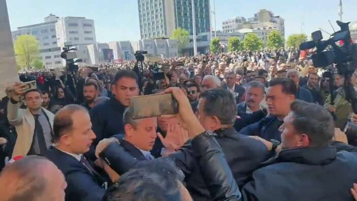Özgür Özel'e saldırının yeni görüntüleri ortaya çıktı! Saldırganın 3 sabıkası var