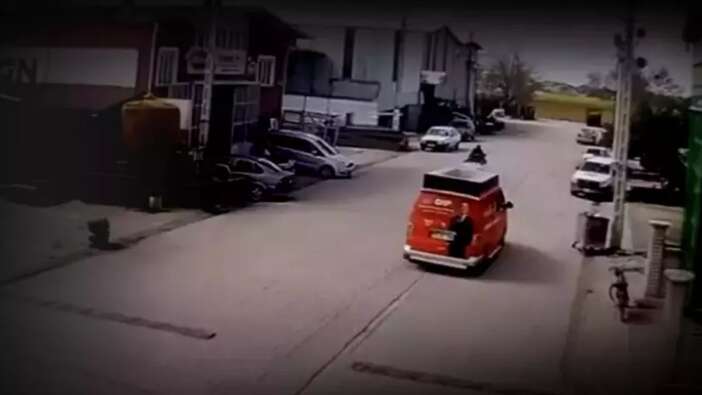Konya'da CHP tanıtım aracına kurusıkı silahla saldırı iddiası!