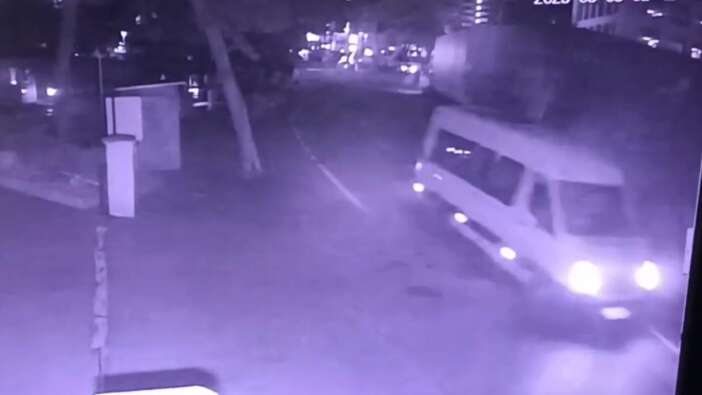 Sarıyer Maslak'ta yolun çöktüğü anlar kamerada
