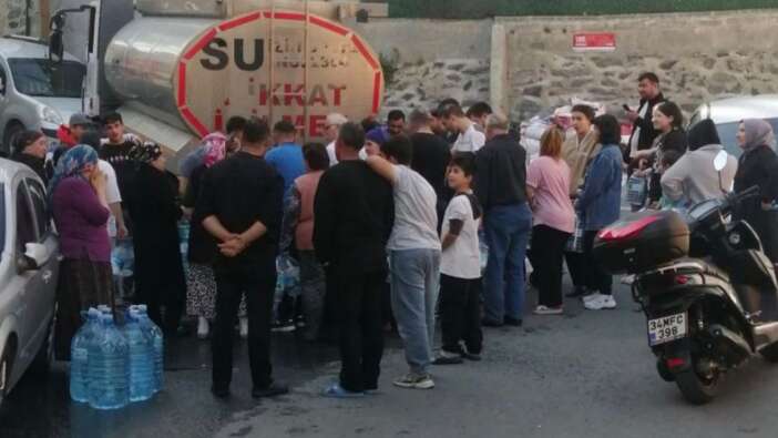 Sarıyer’de çöken yol bölgeyi felç etti: Eski Büyükdere Caddesi kapalı, Ayazağa susuz, vatandaşlar isyanda!