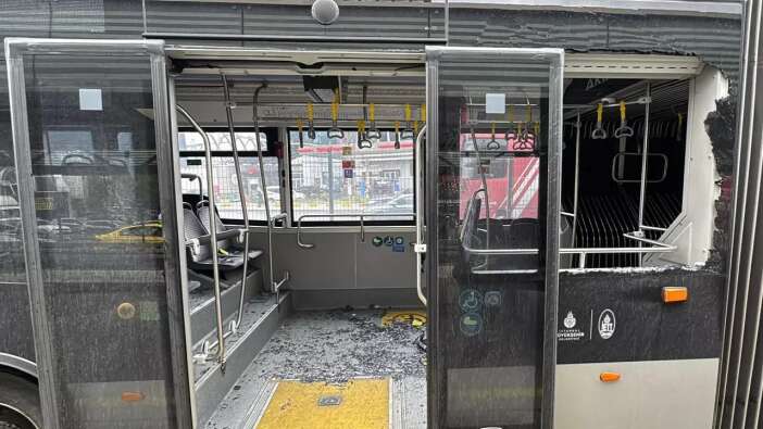 Beylikdüzü'nde iki metrobüs çarpıştı: Ölü ve yaralılar var!