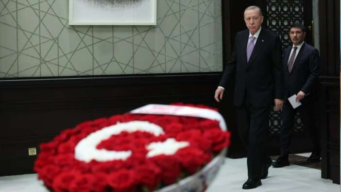 Terörsüz Türkiye vurgusu! Devlet Bahçeli Kabine'ye 102 adet ay yıldızlı gül gönderdi...