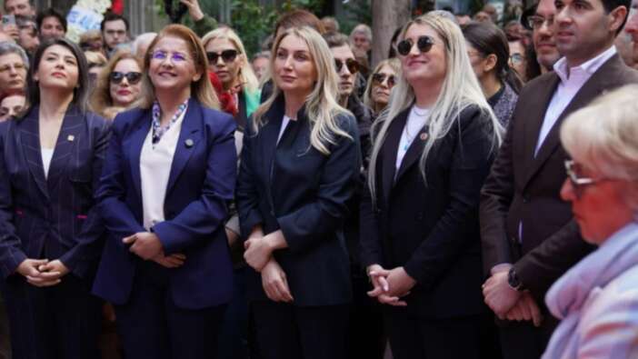 Kent Lokantası açılışında Dilek İmamoğlu sahneye çıktı: Tezgah başına geçti, yemek servisi yaptı
