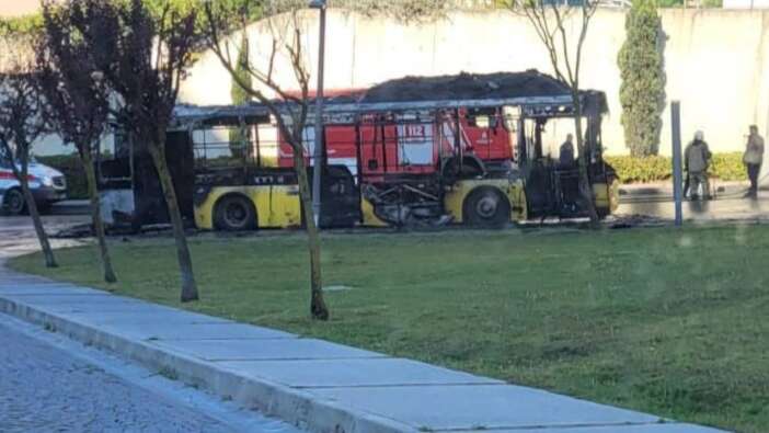 Başakşehir'de İETT otobüsü cayır cayır yandı! Araç kullanılamaz hale geldi