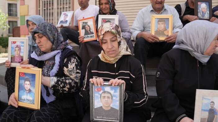 Diyarbakır annelerin evlatlarına kavuşacağı gün bayram ilan edilsin önerisi
