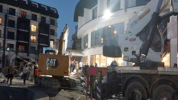 Antalya’da 5 yıldızlı otel şantiyesinde korkutan çökme! İşte ilk görüntüler ve detaylar…