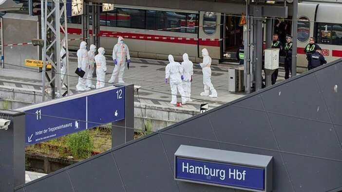 Bıçakla dehşet saçtı! Hamburg'da tren istasyonunda kanlı saldırı! Çok sayıda yaralı var!