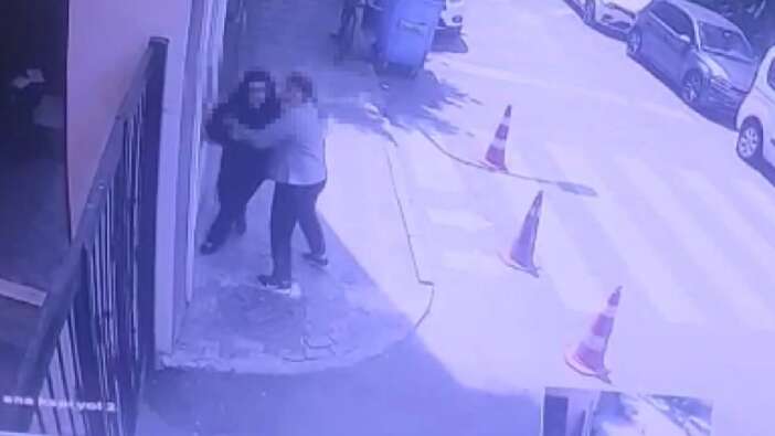 Üsküdar’da liseli kız okul tuvaletinde arkadaşını sırtından bıçakladı