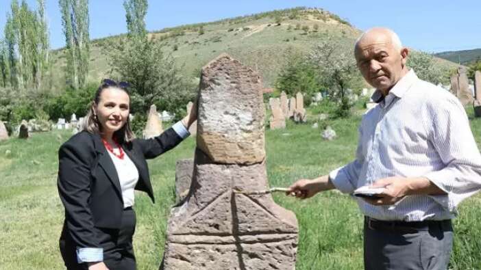 Dünyada tek! Kayseri'de 5 Türk boyuna ait damgalı mezar taşlarının bulunduğu tarihi mezarlık keşfedildi