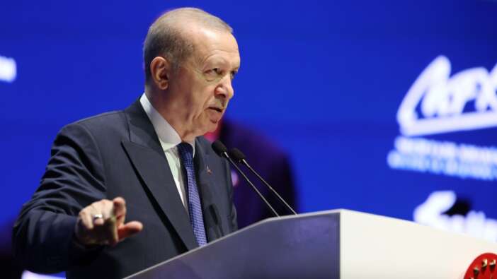 Cumhurbaşkanı Erdoğan'dan kamu çalışanlarına net uyarı: Görevini kötüye kullananların gözünün yaşına bakmayız!