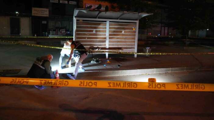 Samsun'da emekli polis memuru otobüs durağında kendini vurdu