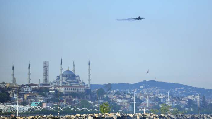 SOLOTÜRK İstanbul'un fethinin yıldönümü için prova uçuşu yaptı!