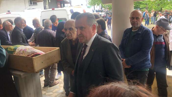 Bakan Osman Aşkın Bak'ın acı günü...  92 yaşında vefat eden amcası son yolculuğuna uğurlandı