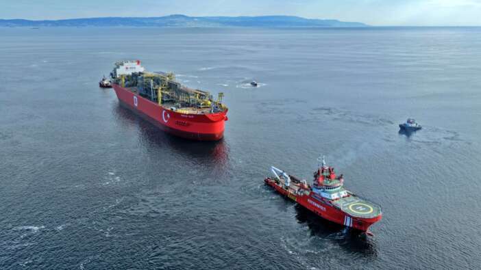 Fethin yıl dönümünde tarihi geçiş: Türkiye'nin enerji hamlesi Boğaz'da! Yüzer doğal gaz platformu Osman Gazi Filyos’a gidiyor