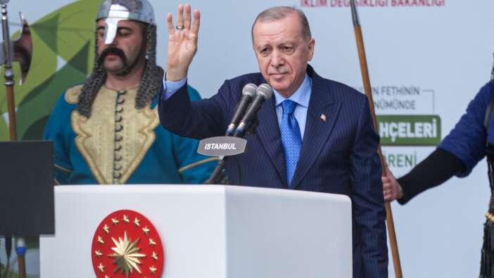 Cumhurbaşkanı Erdoğan: Son yolsuzluk soruşturmasında bir kez daha gördük ki; muhalefetin en sevdiği yeşil Benjamin Franklin (dolar) yeşili