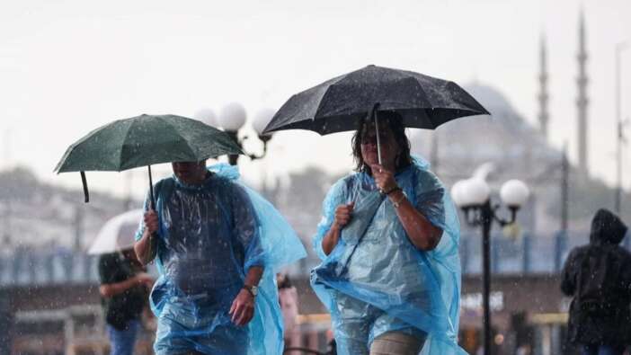 Meteoroloji'den kuvvetli yağış ve rüzgar uyarısı: İstanbul dahil 10 ilde sağanak etkili olacak, sıcaklık Doğu'da artıyor