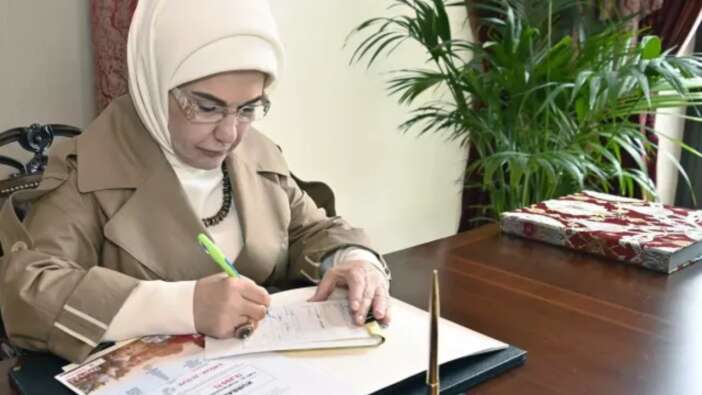 Emine Erdoğan’dan 7 hisse kurban bağışı: Cumhurbaşkanı Erdoğan’ı geride bıraktı, toplam bağış 63 bin 750 TL oldu!