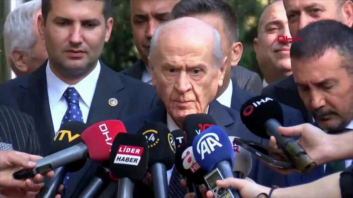 Devlet Bahçeli, Alparslan Türkeş’in kabrini ziyaret etti! Dikkat çeken mesaj: Bütün partiler Türkiye partisi olmalı! Darbeler anayasası yok edilmeli
