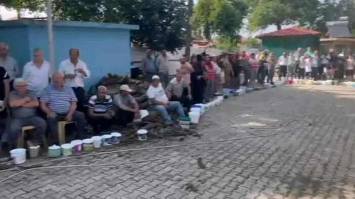 Yüzyıllık gelenek göz yaşarttı! Bu köyde kurban eti girmeyen ev yok: Herkes aynı sofrada buluşuyor