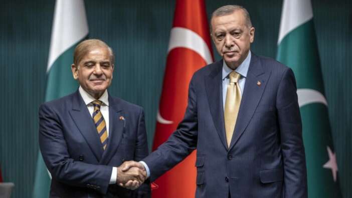 Cumhurbaşkanı Erdoğan’dan Pakistan’a bayram diplomasisi! Pakistan Başbakanı Şahbaz Şerif ile görüştü