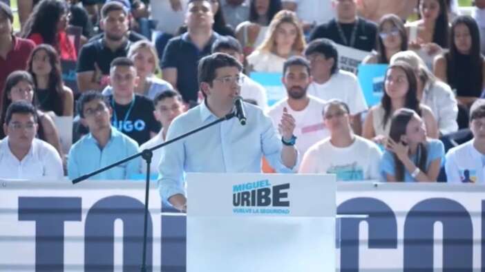 Suikastçı 15 yaşında! Kolombiya Cumhurbaşkanı adayı mitingde silahlı saldırıya uğradı