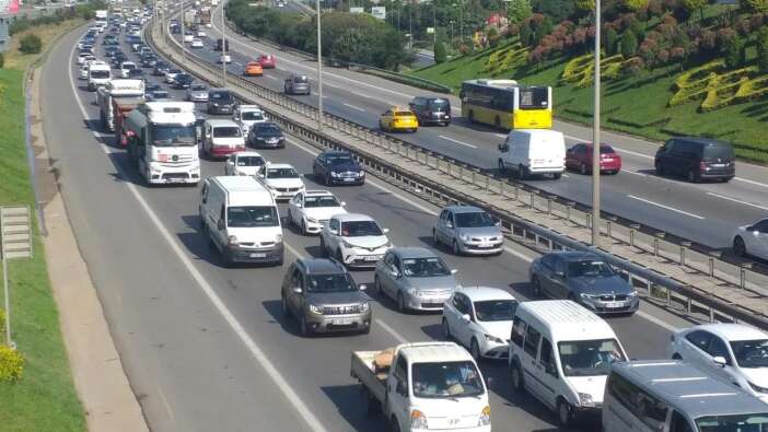 Tekirdağ-İstanbul hattında bayram dönüşü yoğunluğu başladı: Ekiplerden sürücülere kritik uyarı