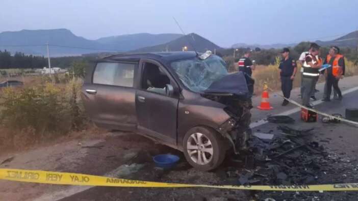 İzmir'de korkunç trafik kazası! Araçlar 5 kişiye mezar oldu
